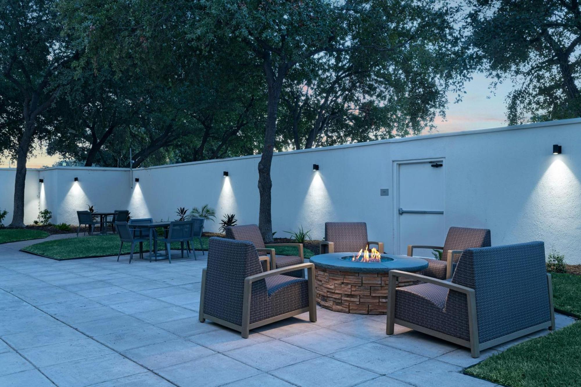 Courtyard Laredo Hotel Екстериор снимка