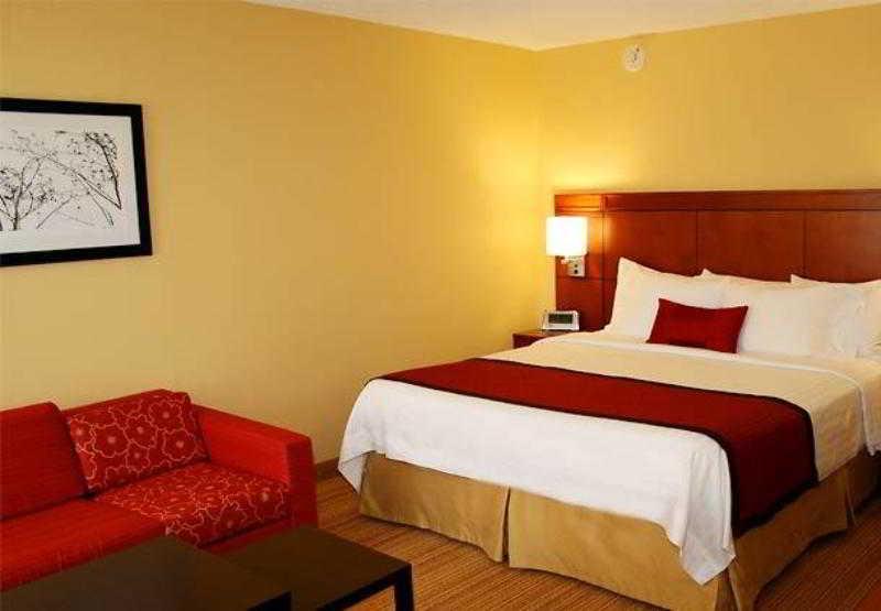 Courtyard Laredo Hotel Стая снимка