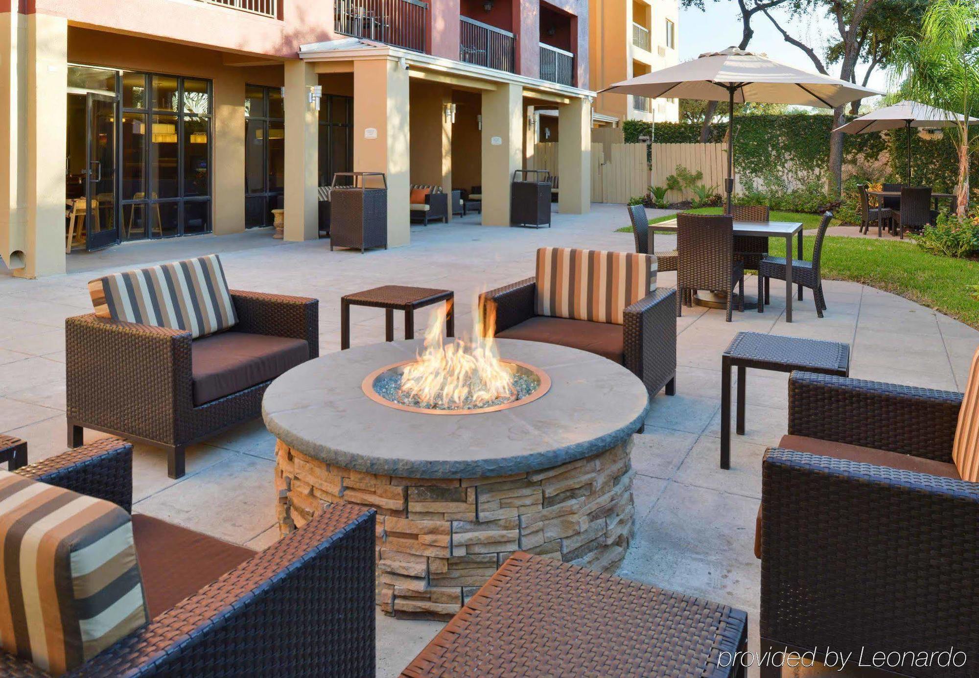 Courtyard Laredo Hotel Екстериор снимка